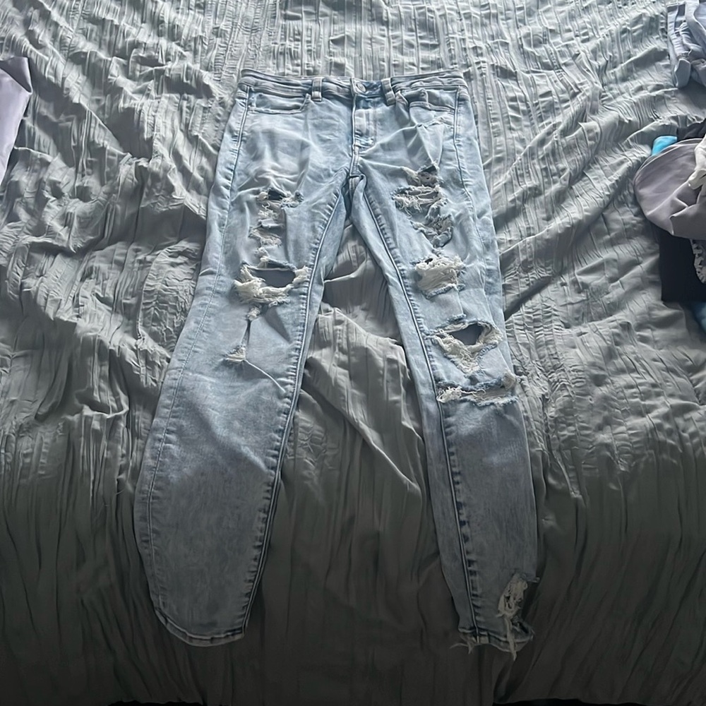 Light Wash American Eagle Jeans